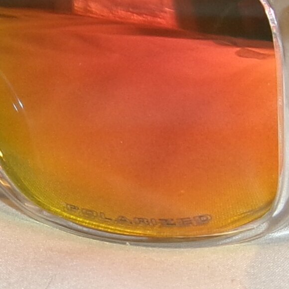 Womens Oakley Sunglasses Polarized Lens "LIKE NEW" - Picture 4 of 5